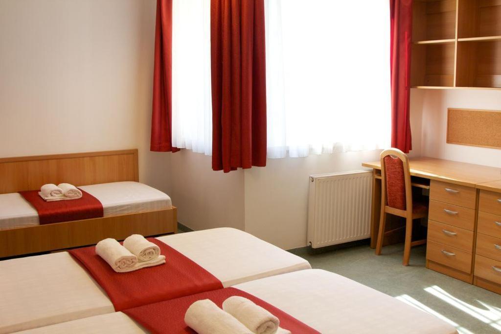 Uni-Hotel Diakotthon Miskolc Exteriör bild