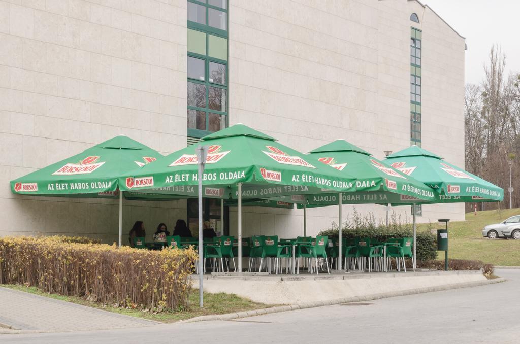 Uni-Hotel Diakotthon Miskolc Exteriör bild