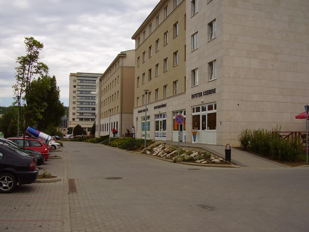 Uni-Hotel Diakotthon Miskolc Exteriör bild