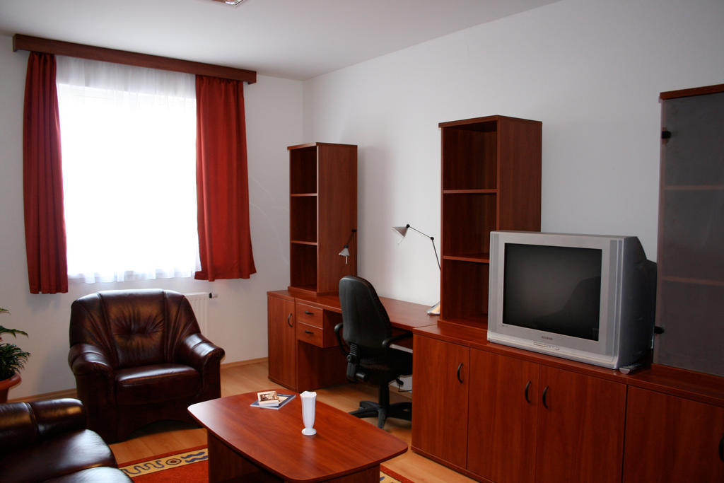 Uni-Hotel Diakotthon Miskolc Exteriör bild
