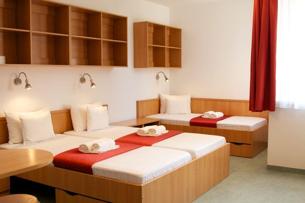 Uni-Hotel Diakotthon Miskolc Exteriör bild